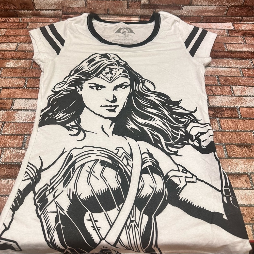 Warner Bros Gray and White Graphic Fitted T-Shirt size L (11-13) - Picture 7 of 11